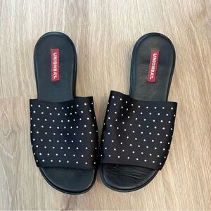 Unionbay Woman’s sz 8 Abbie Black Slide Sandals with Silver Studs